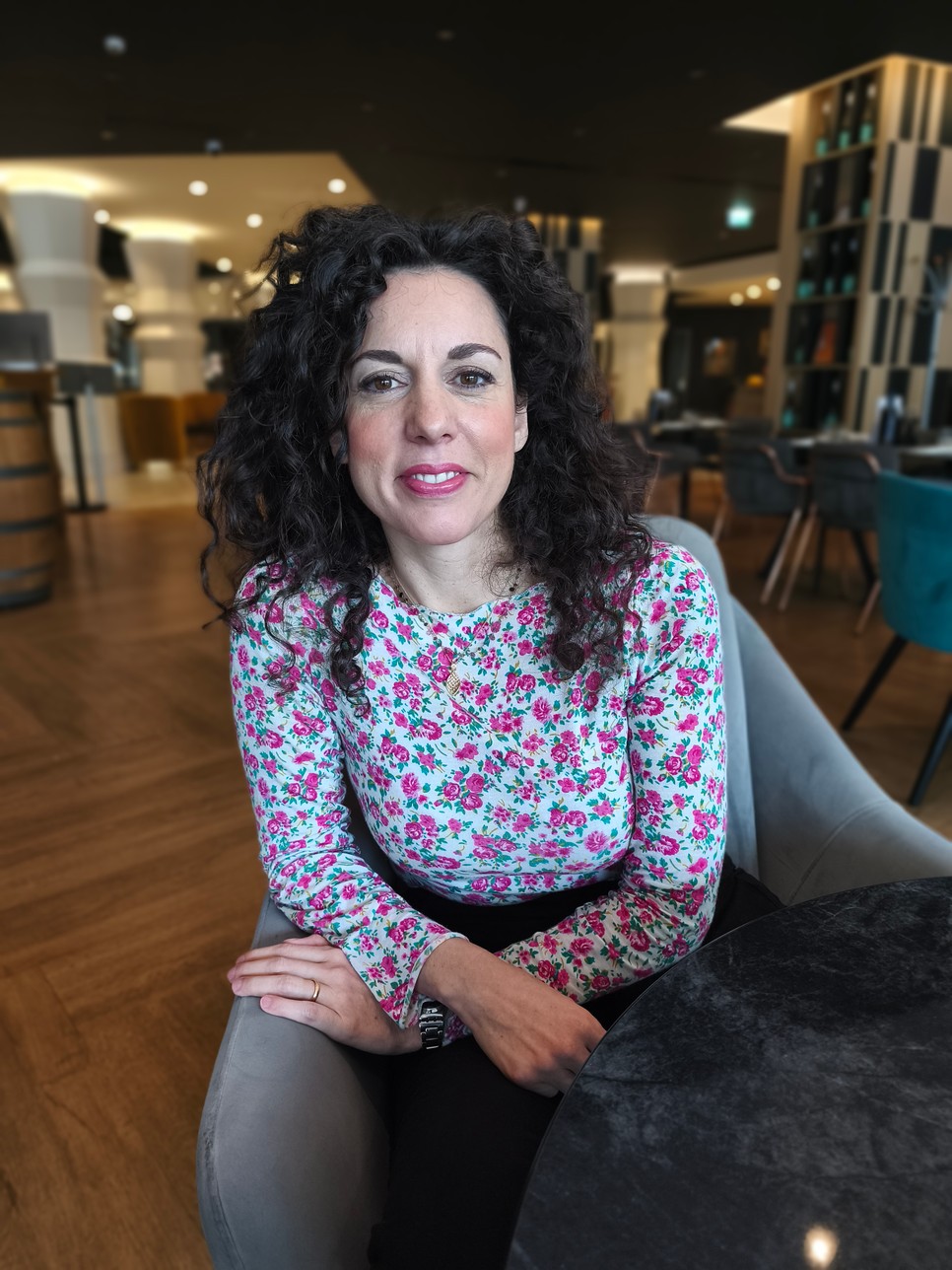 Silvia Avallone szerint a férfiak írták a történelmet évszázadokon át, most pedig a nők barátságai változtatják meg a jövőt.