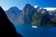 A Milford Sound, maori nyelven Piopiotahi, Új-Zéland legismertebb fjordja (sziklafalakkal, hegyekkel övezett, a szárazföldbe mélyen benyúló tengeröböl) az ország Déli-szigetén, a Fiordland Nemzeti Parkban. &#12288;