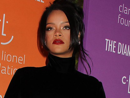 Hű: Olyan ruhát még nem láttál, amilyet Rihanna viselt a vörös szőnyegen