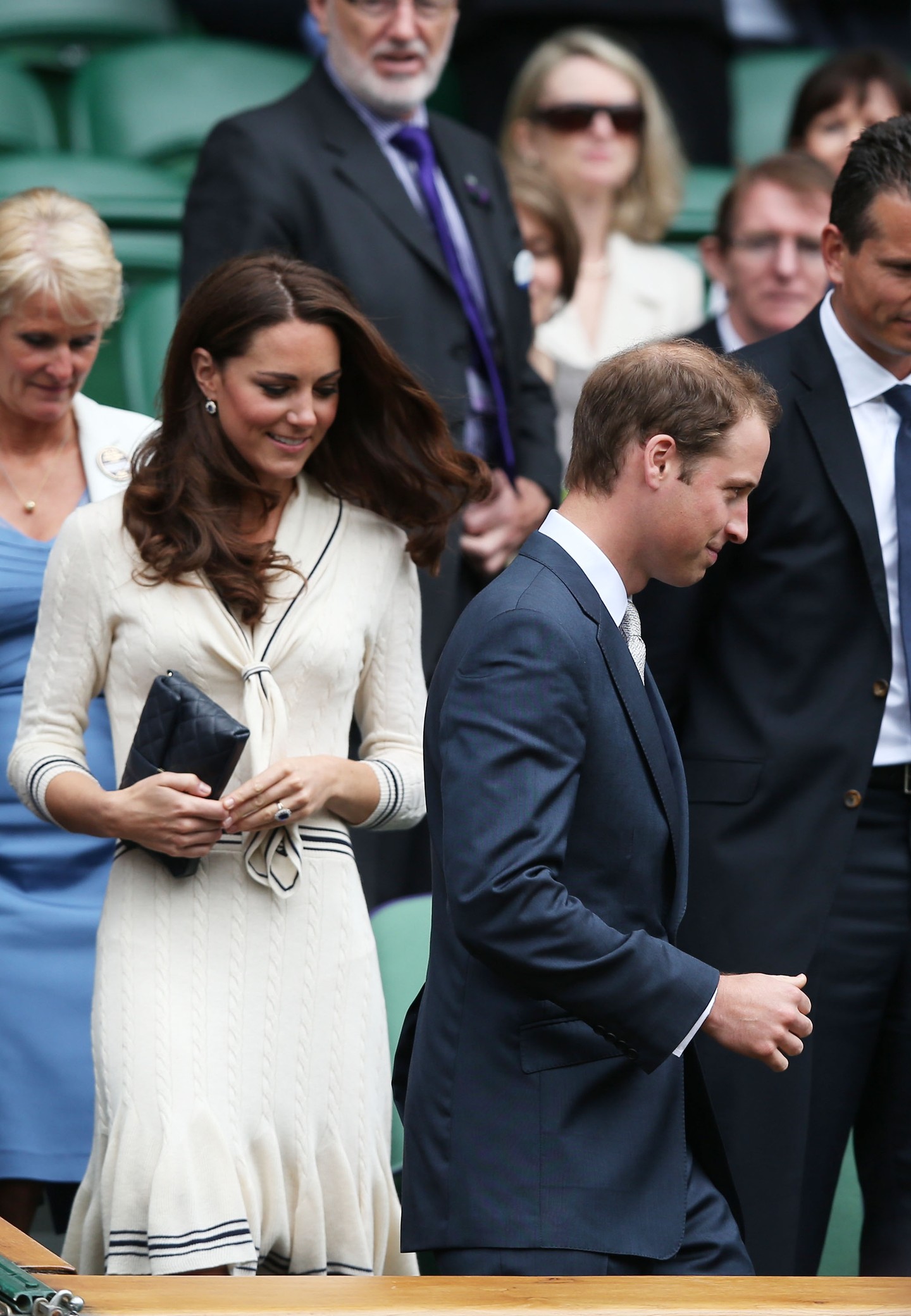 2012 - A wimbledoni királyi páholyban töltött második évében Katalin hercegné egy tengerész stílus által ihletett Alexander McQueen ruhában jelent meg – tökéletes egy sportos naphoz. Ezt a darabot már korábban is láthattunk rajta egy 2011-es kanadai körút során.