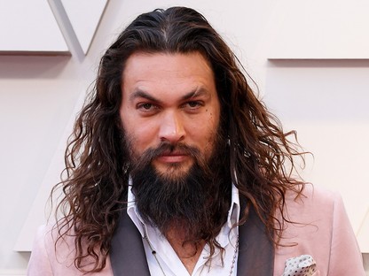 Férfi rózsaszínben még nem volt ilyen szexi, mint Jason Momoa az Oscar-gálán