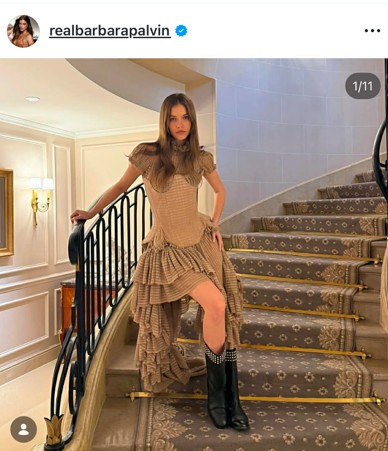 Palvin Barbara olyan ebben a ruhakölteményben, akár egy festmény