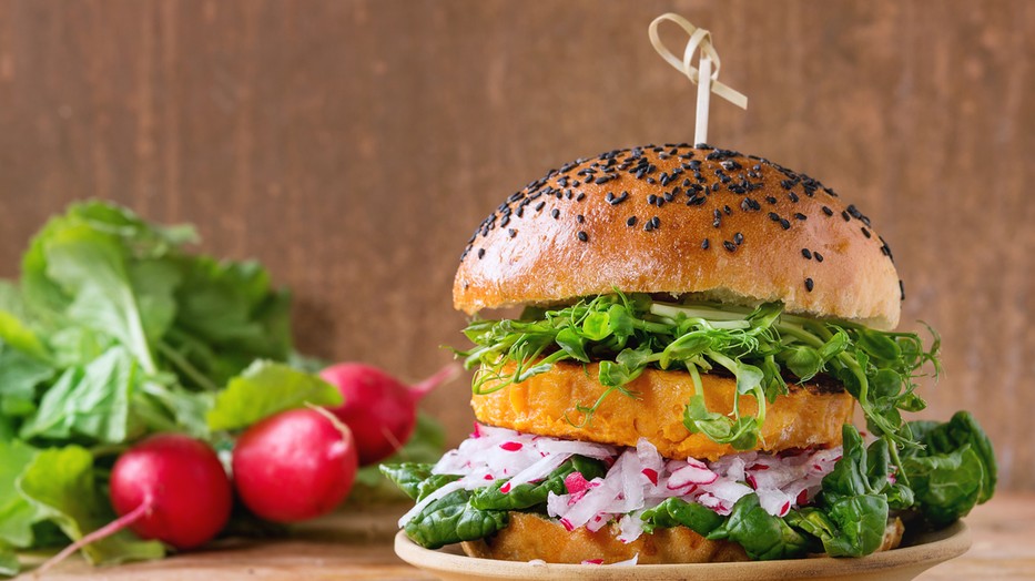 Indítsd húsmentesen a hetet! Vegán hamburger édesburgonyával - Recept