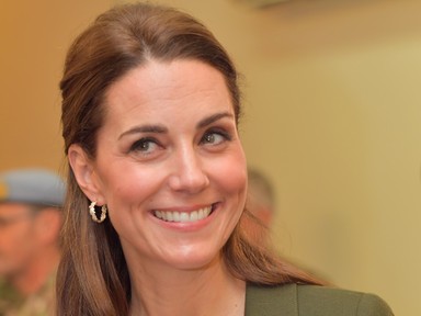 Nagyot néztek a turisták: egyszer csak Kate Middleton hajtott be a Buckingham Palotába