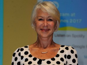 A 71 éves Helen Mirren most a szigorú rapper fejét csavarta el
