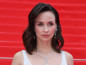 Törőcsik Franciska merész meztelenruhában mutatta be új filmjét, ettől a lélegzeted is eláll majd