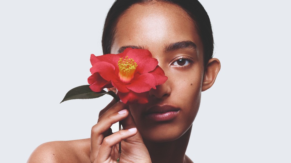 A N°1 De Chanel kollekció lelke Coco Chanel imádott virága, a kamélia