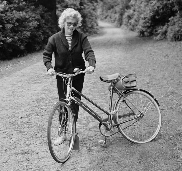 Régi idők divatja modern köntösben: így koppintsd le Marilyn Monroe őszi szettjeit