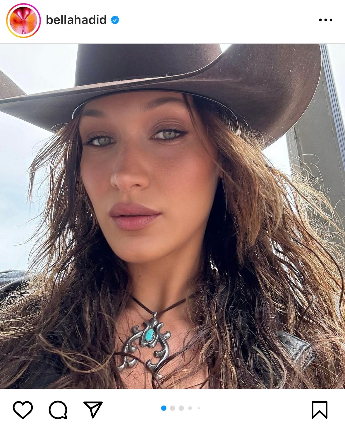 Instagram - @bellahadid