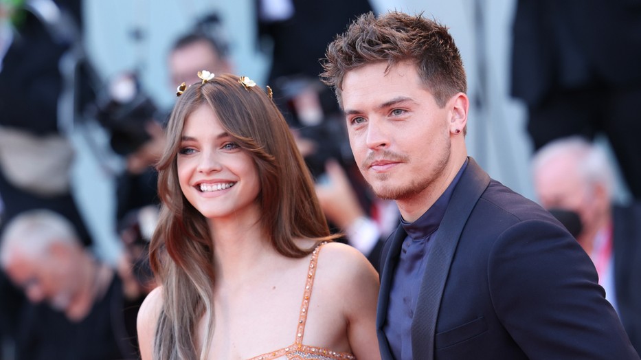 Palvin Barbara és Dylan Sprouse a Walmart Free Assembly új kollekciójának arca lett