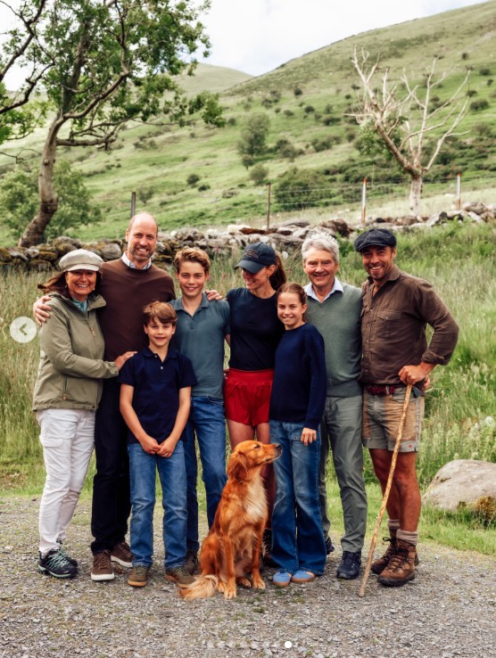 2026 júniusában Katalin közzétett egy fotót az Instagram-oldalán, amely megmutatta, hogy a férje és a családja támogatásával teljesítette a Three Peaks Challenge-et (a három legmagasabb brit hegycsúcs megmászását). A kihívás walesi fináléjában a hercegnét Vilmos, György, Sarolta, Lajos, a szülei és a bátyja körében fotózták le. Ez a kép tökéletesen tükrözi a szoros családi egységüket. 