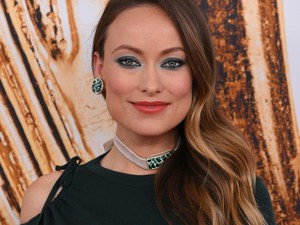 Olivia Wilde testre simuló ruhában mutatta meg várandós pocakját