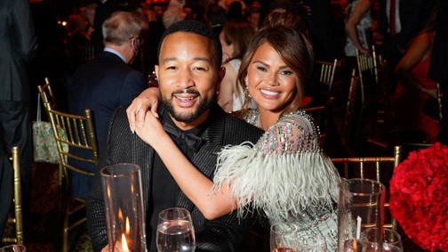 Titokban megszületett John Legend és Chrissy Teigen 4. gyermeke, nem sokkal a 3. után