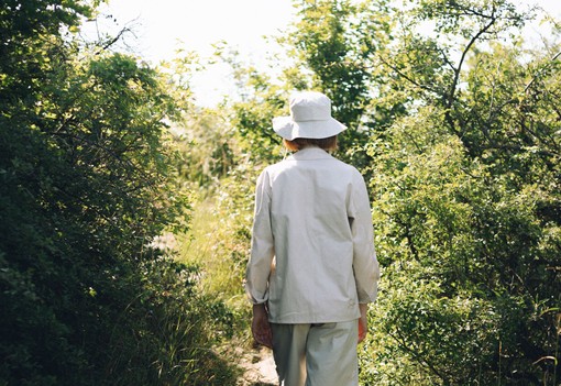 Jane Goodall kilencvenedik születésnapja magyar divatkollekciót ihletett