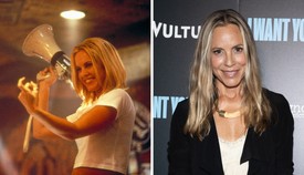Maria Bello a bár kemény, de igazságos tulajdonosát alakította a Sakáltanyában. A színésznő szerepelt még többek között a Vészhelyzetben, és karrierje csúcsaként Emmy-díjra is jelölték. Egy fia született volt párjától, Dan McDermott-tól. 