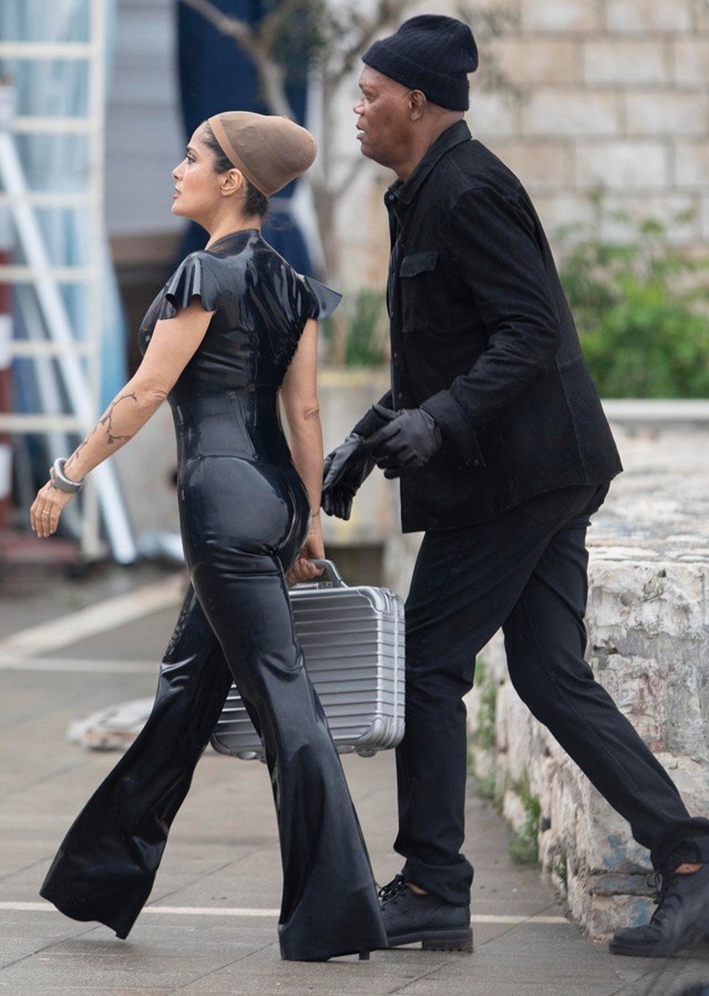 Az 52 éves Salma Hayek tetőtől talpig latexben mutatta meg, hogy neki van a legjobb alakja