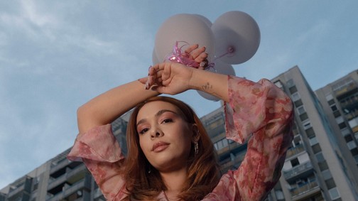 „Egymás vállán sírunk és ez ad egy sisterhood érzést” - Újabb dal jelent meg BÖBE szerelmi életéről szóló EP-jéről