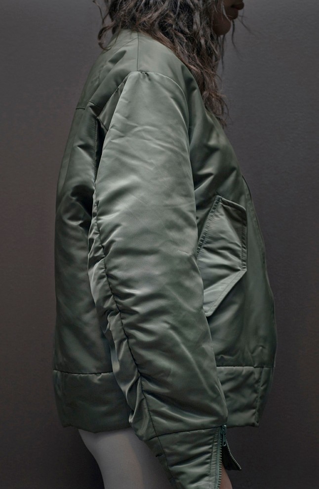 Szakadt harisnyák, szemét, fenékmutogatás és meztelenkedés Kanye West új kollekciójában