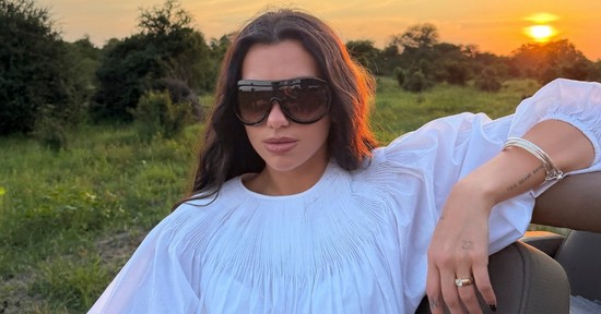 Dua Lipa dekoltázsa láttán azonnal zavarba jössz, nem takargatja a testét az énekesnő