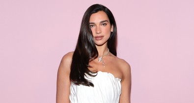 Mintha egy filmből lépett volna ki, Dua Lipa talpig Chanelben tündökölt második, szicíliai esküvőjén