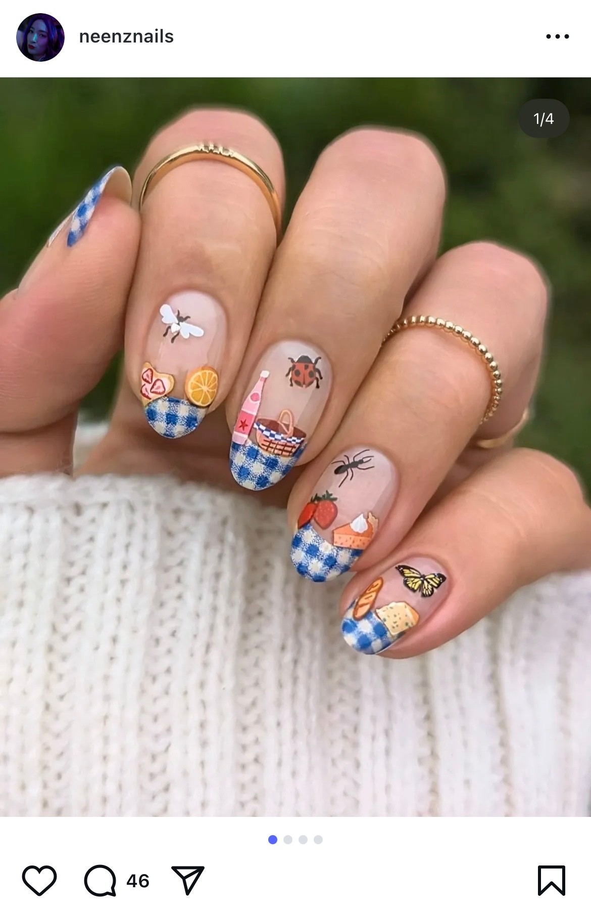 Piknik a javából - A körömmatricák hatalmas segítségedre lehetnek, ha otthon készítenél el hasonló mintát. Itt aztán tényleg minden van - terítő és rovarok, desszert, frissítő gyümölcsök. Ehhez pedig elég néhány matrica, a megfelelő fedőlakkal párosítva.