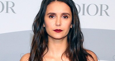 Nina Dobrev igazi balerina volt a vörös szőnyegen, csodálkoztunk, hogy nem perdült táncra