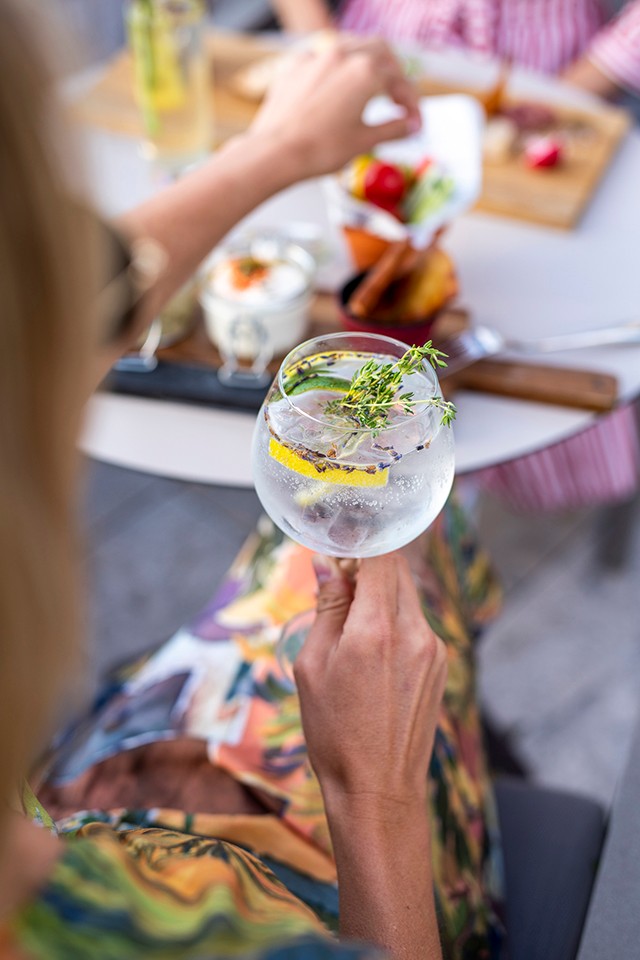 Új tetőterasz nyílt Budapesten, ahol azt érezheted tiéd a város