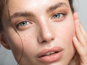 Beauty-tipp: ezeket szerezd be a szemkörnyékápoló szettedbe, hogy mindig üde legyen a tekinteted