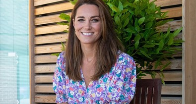Imádnivaló Kate Middleton ebben a virágos ruhában