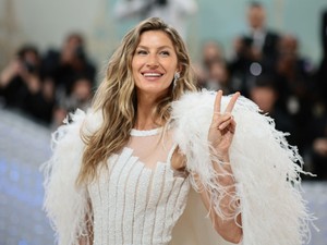 Gisele Bündchen szabadjára engedte a melleit legfrissebb fotóin, leesett az állunk a végeredménytől
