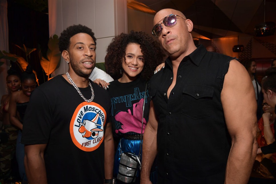 Nathalie Emmanuel a Halálos iramban két sztárjával, Ludacris-szel és Vin Diesellel 2020. januárjában