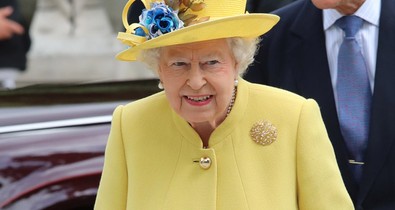 Végre tudjuk! Ezért visel Erzsébet királynő élénk színű ruhákat!