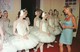 1997 júniusában kék Jacques Azagury-ruhában nyűgözte le a közönséget Diana hercegné a Royal Albert Hallban, ahol a Hattyúk tava című előadást nézte meg. Az előadás után a hercegné – aki az Angol Nemzeti Balett védnöke volt – a színfalak mögött üdvözölte a táncosokat.
