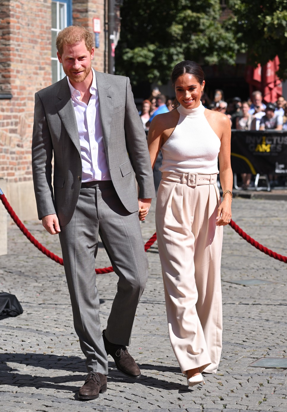 Meghan Markle a laza sikkes öltözködés mestere, ez a szett is bizonyítja