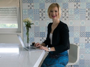 Szabó Jucus ma piros cipőben, magabiztosan indul útra!