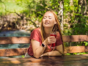 Ez történik a testeddel, ha minden lefekvés előtt meggylevet iszol egy héten át