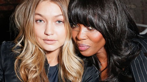 Naomi Campbell szupermodell leckéket ad Gigi Hadidnak