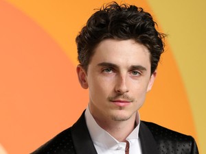 A rajongók pánikba estek: Timothée Chalamet legújabb fotóin furcsa dolgot szúrtak ki