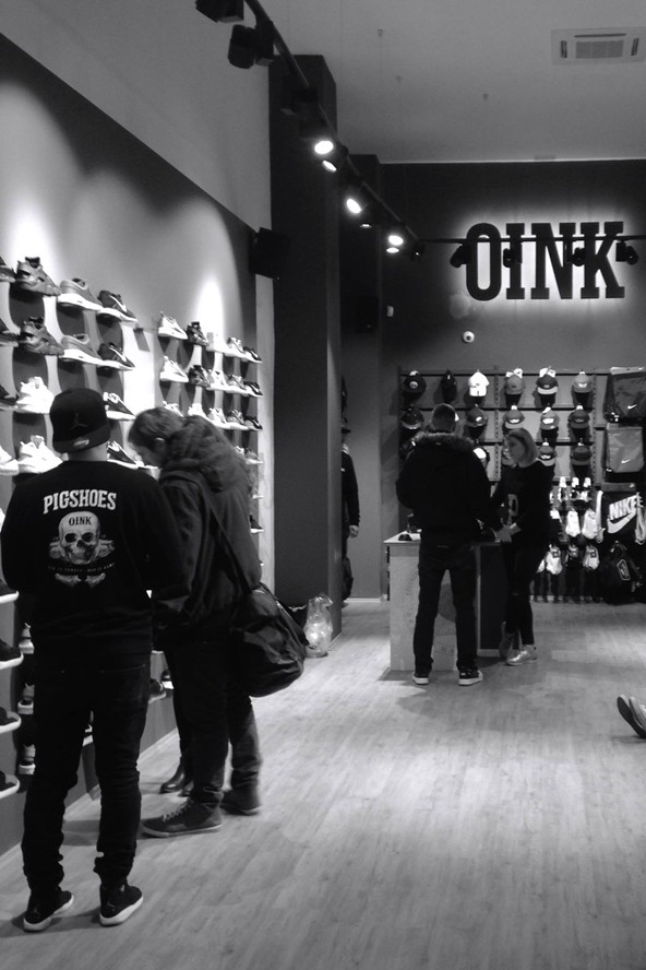 pig shoes, cipő, sneaker, üzlet, oakley, vans, converse, ray-ban, nike, adidas, new balance