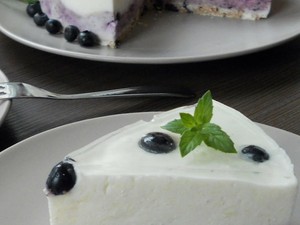 Áfonyás joghurttorta - Mutatós torta diétásan és sütés nélkül!