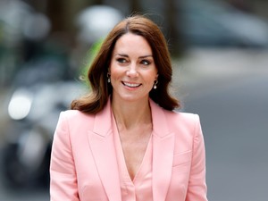 Katalin hercegné miniszoknyás szettje maga az álom, ritkán visel ilyen merész darabot