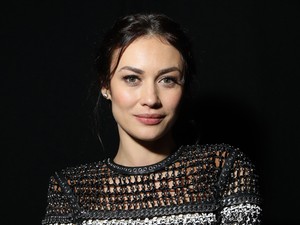 A leggyönyörűbb Bond-lány rémes ruhában is bájos