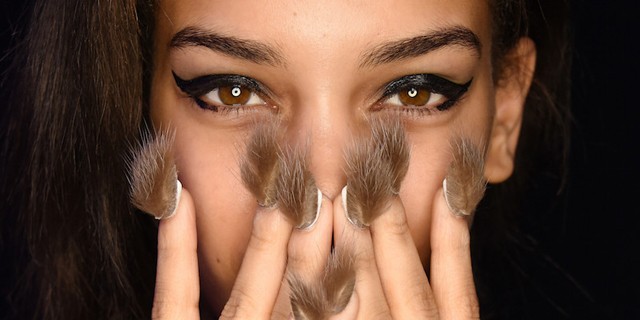 köröm, szőrös köröm, szépségápolás. fedőlakk, cnd nails, körömlakk, manikűr