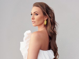 Sydney van den Bosch gyönyörű menyasszonyként tündököl