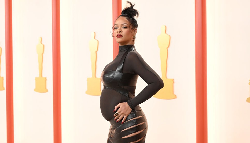 Rihanna büszkén viseli a pocakját az Oscar gálán