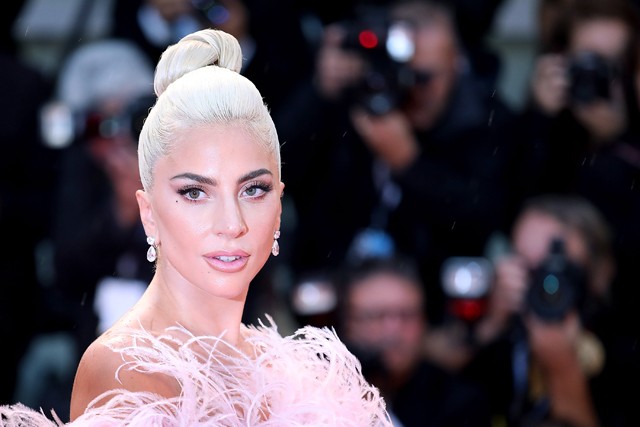 Lady Gaga lesz a Valentino új illatának arca: a parfüm üzenete pedig tökéletes