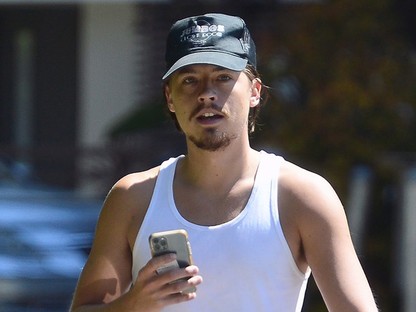 Cole Sprouse atlétás fotóival áldjuk meg a hírfolyamodat