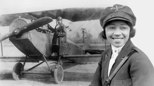 Az első afroamerikai pilótanő, Bessie Coleman az elnyomás ellen is harcolt