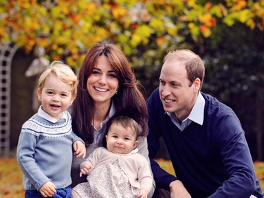 Szupercuki családi fotón a két kis trónörökös