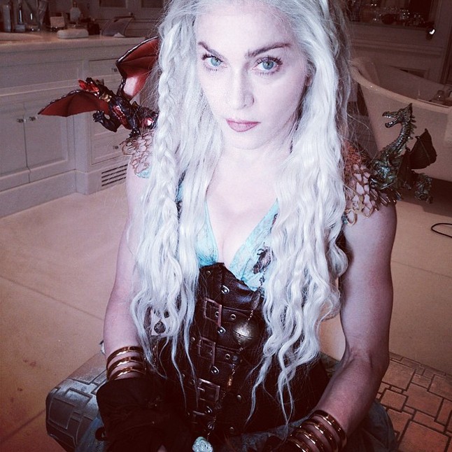 Madonna a Trónok harcából Daenerys Targaryen hercegnői jelmezében ünnepelte a Purim napját.